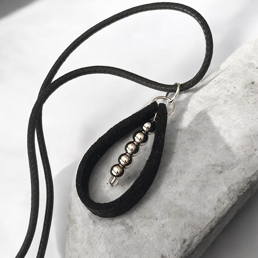 5 For $25💫Alternative Black Teardrop Pendant